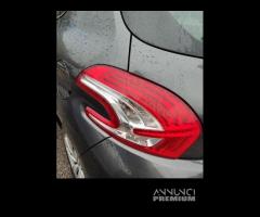 Fanale posteriore sinistro PEUGEOT 208 del 2013 - 1