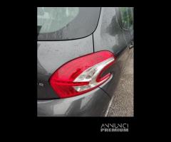 Fanale posteriore destro PEUGEOT 208 del 2013 - 1