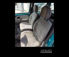 Ricambi RENAULT KANGOO 1461cc DCI del 2003 - 11