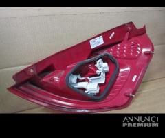 Fanale posteriore sinistro FORD FIESTA del 2012 - 9