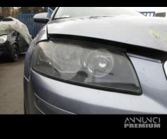 Proiettore destro AUDI A3 del 2004 - 5