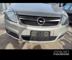 Paraurti anteriore OPEL ZAFIRA del 2007