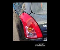 Fanale posteriore sinistro SUZUKI SWIFT del 2010 - 1