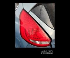 Fanale posteriore sinistro FORD FIESTA del 2010 - 1