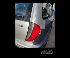 Fanale posteriore destro LANCIA LYBRA del 2003