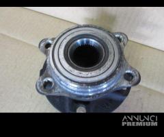 Mozzo anteriore destro AUDI A4 2.4 benz 2002 - 5