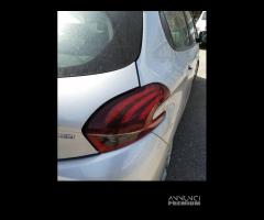 Fanale posteriore destro PEUGEOT 208 del 2016 - 1