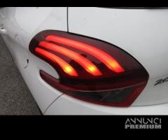 Fanale posteriore sinistro PEUGEOT 208 del 2016 - 4