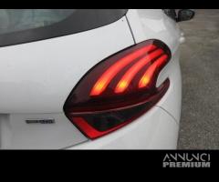 Fanale posteriore destro PEUGEOT 208 del 2016 - 1