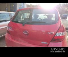 Portellone nudo HYUNDAI I20 del 2011 - 4