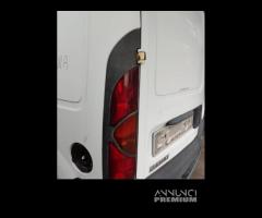 Fanale posteriore sinistro RENAULT KANGOO del 2001