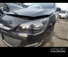 Proiettore sinistro OPEL ASTRA del 2015