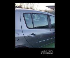 Porta posteriore dx RENAULT CLIO del 2010