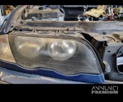 Proiettore destro BMW 320 del 2001 - 2