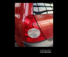 Fanale posteriore sinistro RENAULT CLIO del 2004 - 1