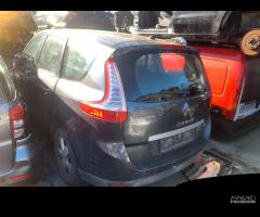 Ricambi Renault Grande Scenic 2010 k9kj8 7posti