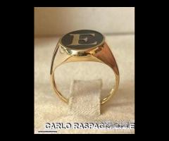 ANELLO MIGNOLO LETTERA "E" IN ORO GIALLO 18kt