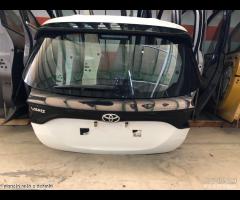 portellone baule posteriore Toyota Yaris 2023