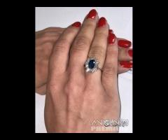 ANELLO "KATE" ORO 18kt. DIAMANTI E ZAFFIRO BLU