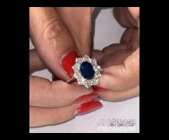 ANELLO "KATE" ORO 18kt. DIAMANTI E ZAFFIRO BLU - 8