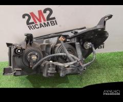 FANALE ANTERIORE DX TOYOTA Rav4 3Â° Serie 81130423