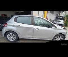 RICAMBI USATI AUTO PEUGEOT 208 Serie 8HP (DV4C), 8