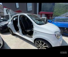 RICAMBI USATI AUTO RENAULT Twingo III serie H4D 40 - 2