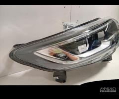 FANALE ANTERIORE DX RENAULT Kadjar Serie 260105759