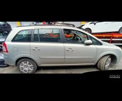 RICAMBI USATI AUTO OPEL Zafira B Z 16 YNG Bifuel/M