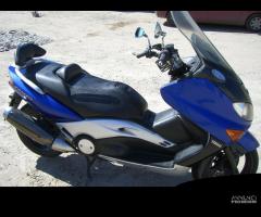 CAVALLETTO CENTRALE E ACCESSORI YAMAHA T-MAX XP 50 - 10