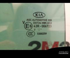 VETRO SCENDENTE POSTERIORE SINISTRO KIA Sportage S - 2