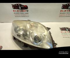 FARO ANTERIORE DESTRO TOYOTA Auris Serie (E150) 81