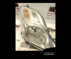 FARO ANTERIORE DESTRO TOYOTA Yaris Serie 81110-0D3 - 2