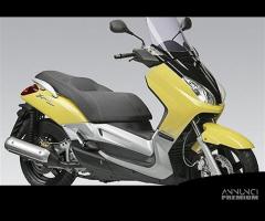 CARENA SCUDO ANTERIORE ATTACCO ROTTO YAMAHA X-MAX - 11