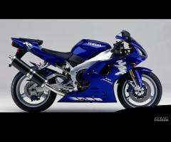 CARENA FIANCATA ANTERIORE DESTRA YAMAHA YZF R1 100 - 11