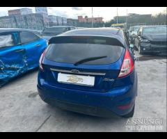 Ford Fiesta 1.5 sinistrato - 2015 - 10