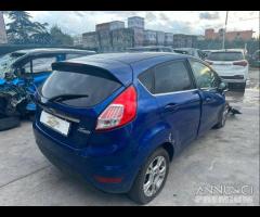 Ford Fiesta 1.5 sinistrato - 2015 - 11