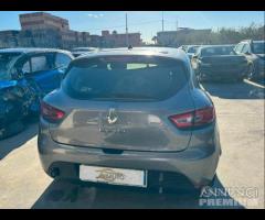 Renault Clio 1.2 sinistrato - 2016 - 11