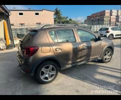 Dacia Sandero Stepway gpl sinistrato - 2020 - 9