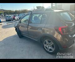 Dacia Sandero Stepway gpl sinistrato - 2020 - 17