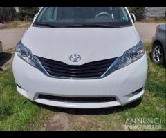 TOYOTA SIENNA Muso musata frontale completo Paraur