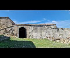 Antico casale con 15.000mq di terreno Calatabiano