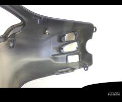 CARENA MANUBRIO POSTERIORE PIAGGIO VESPA GTS HPE A