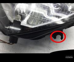 FARO FANALE ANTERIORE ATTACCO ROTTO SUZUKI GSX-R K - 6