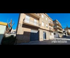 Unità immobiliare con 2 app + garage - 1