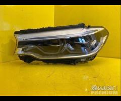 Faro fanale proiettore sinistra BMW 5 G30 G31 17-2