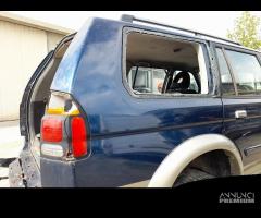 PARAFANGO POST. DX. MITSUBISHI PAJERO SPORT (1998)