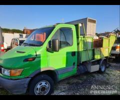 Iveco 35a con vasca ribaltabile posteriore