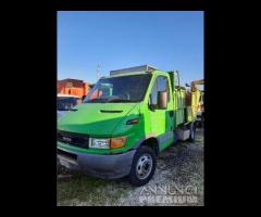 Iveco 35a con vasca ribaltabile posteriore