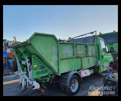 Iveco 35a con vasca ribaltabile posteriore